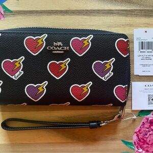 NWT Coach Long Zip Around Wallet With Heart Bolt Print US Seller